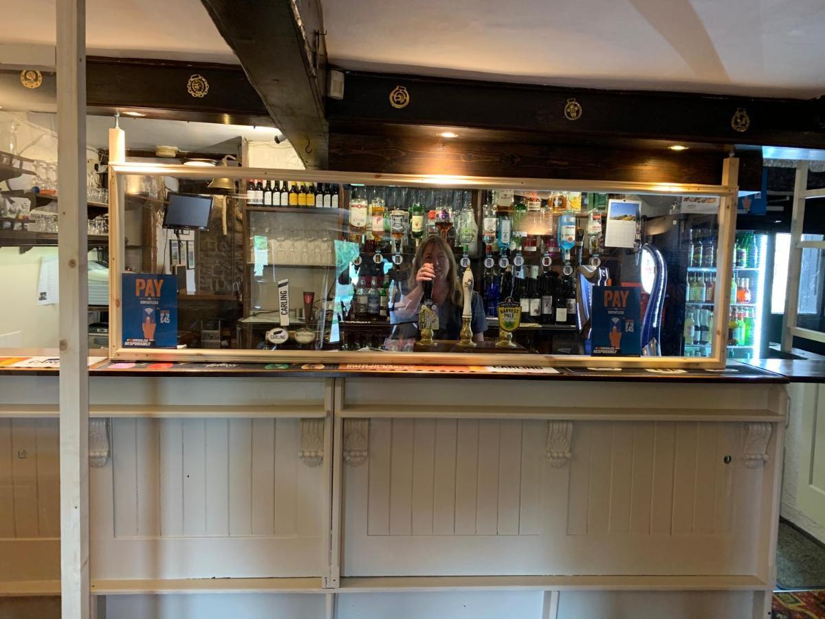 The Queen Anne 3* Hucklow