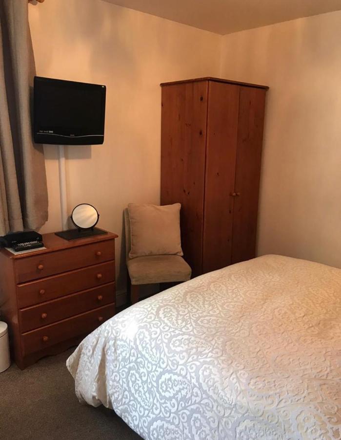 The Queen Anne 3* Hucklow