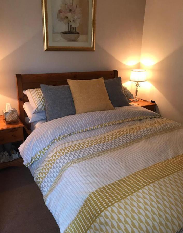 The Queen Anne Inn Hucklow