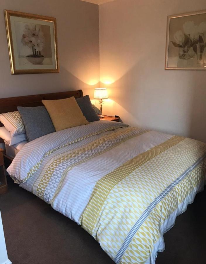 The Queen Anne Inn Hucklow