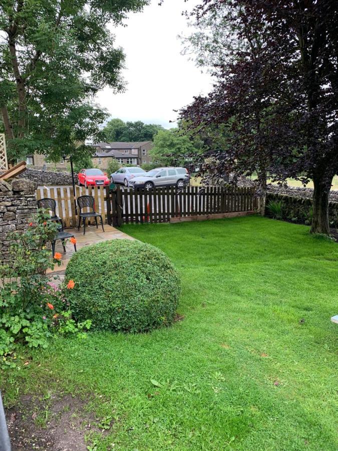 The Queen Anne Inn Hucklow